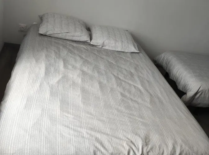 16 Rue Des Deportes Bed & Breakfast 3*